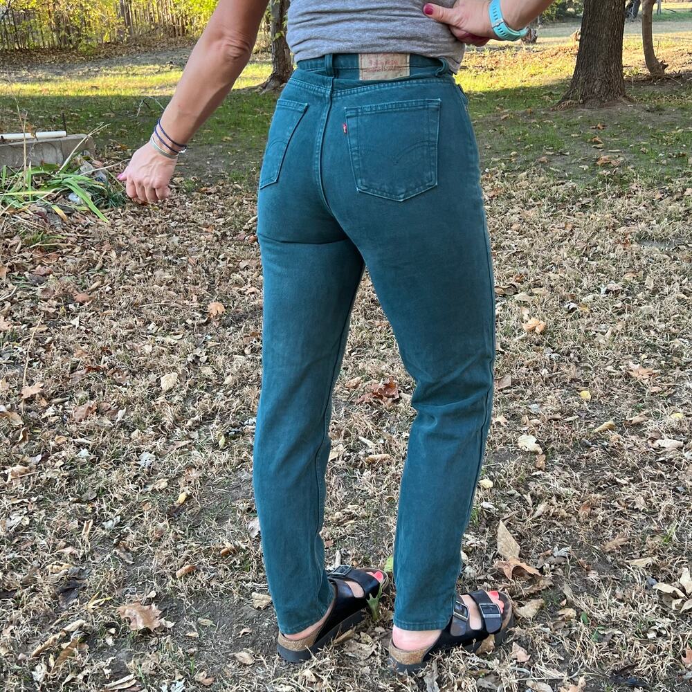 Vintage 90s Women's Levi’s green 521 tapered fit tapered leg jeans green Size 8